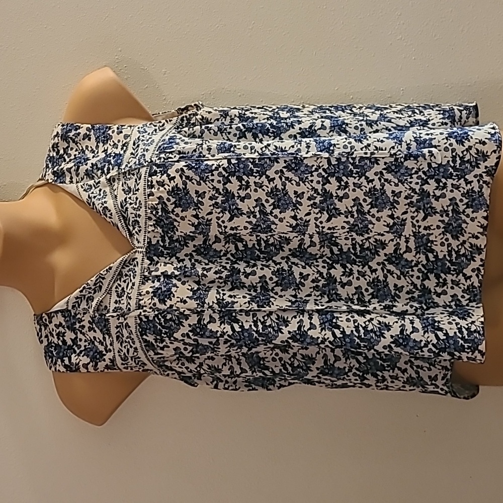 Blue and white sleeveless blouse sz Medium